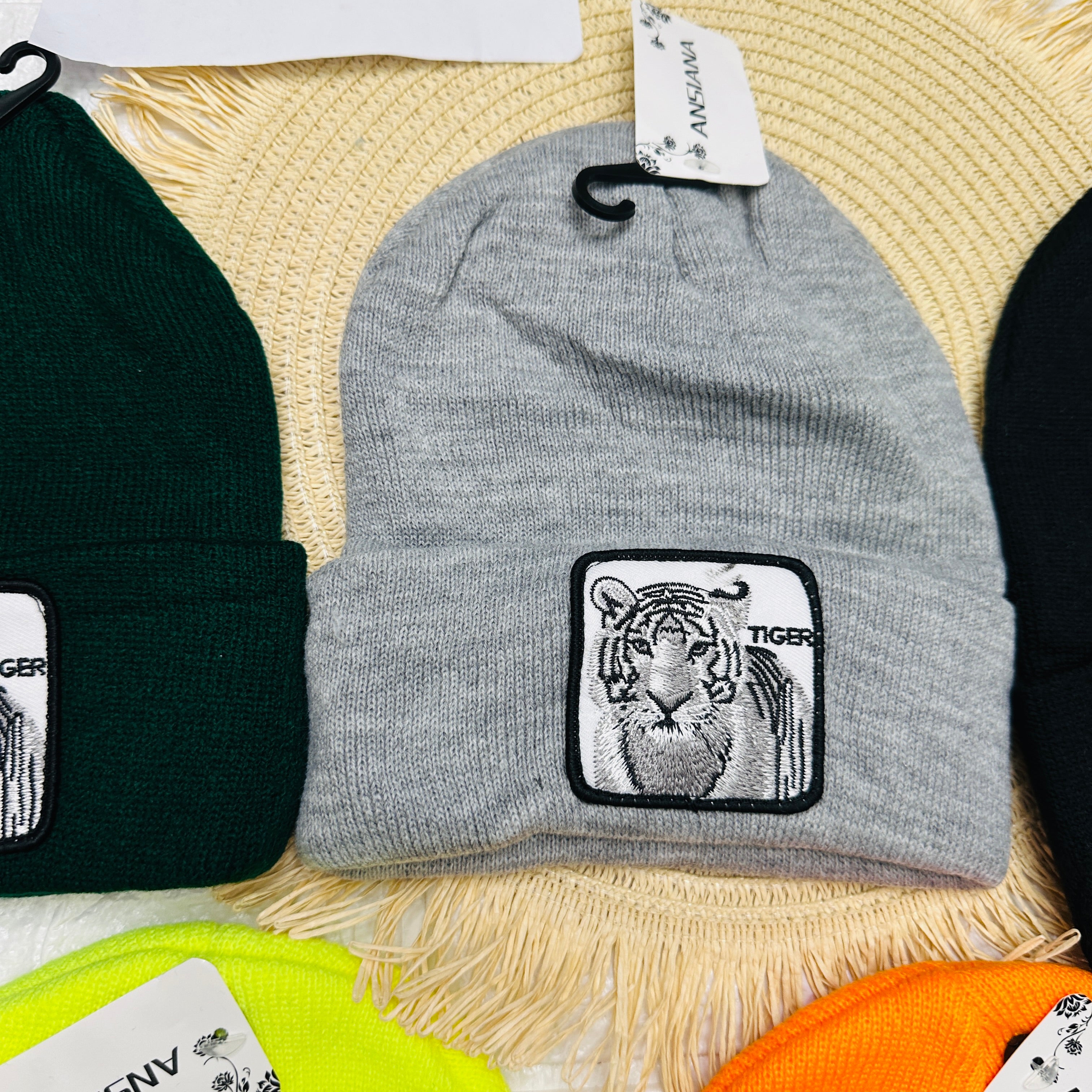 Cappello con tigre
