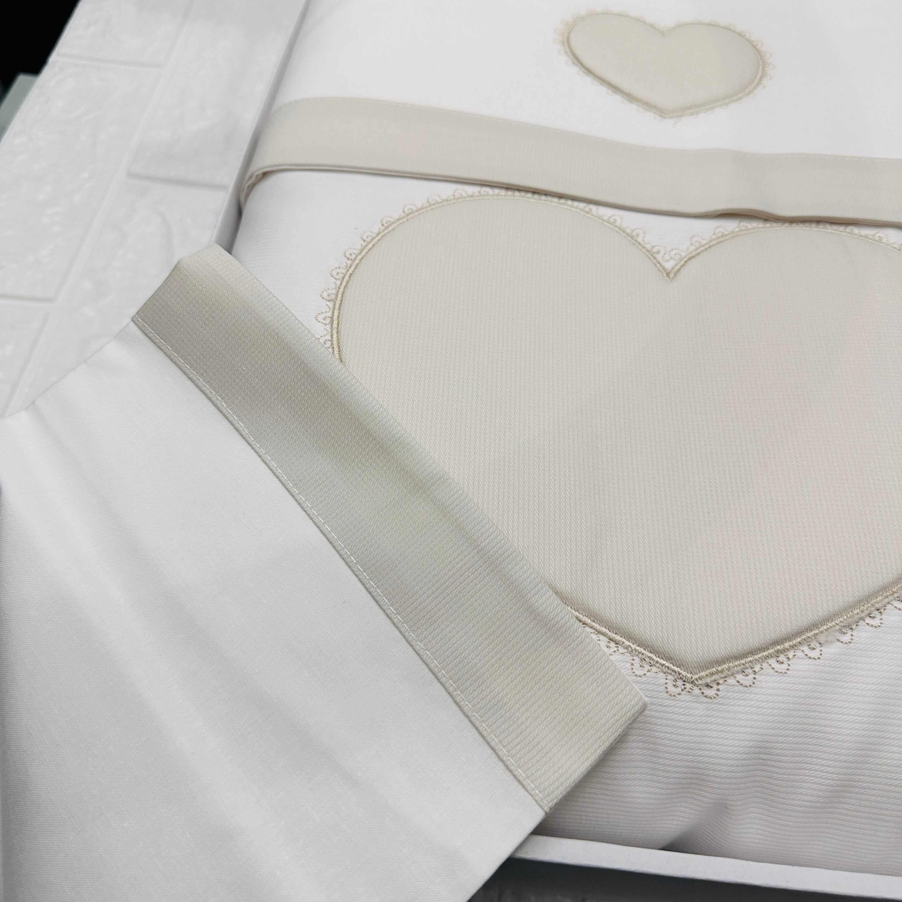 Set completo carrozzina cuore tortora