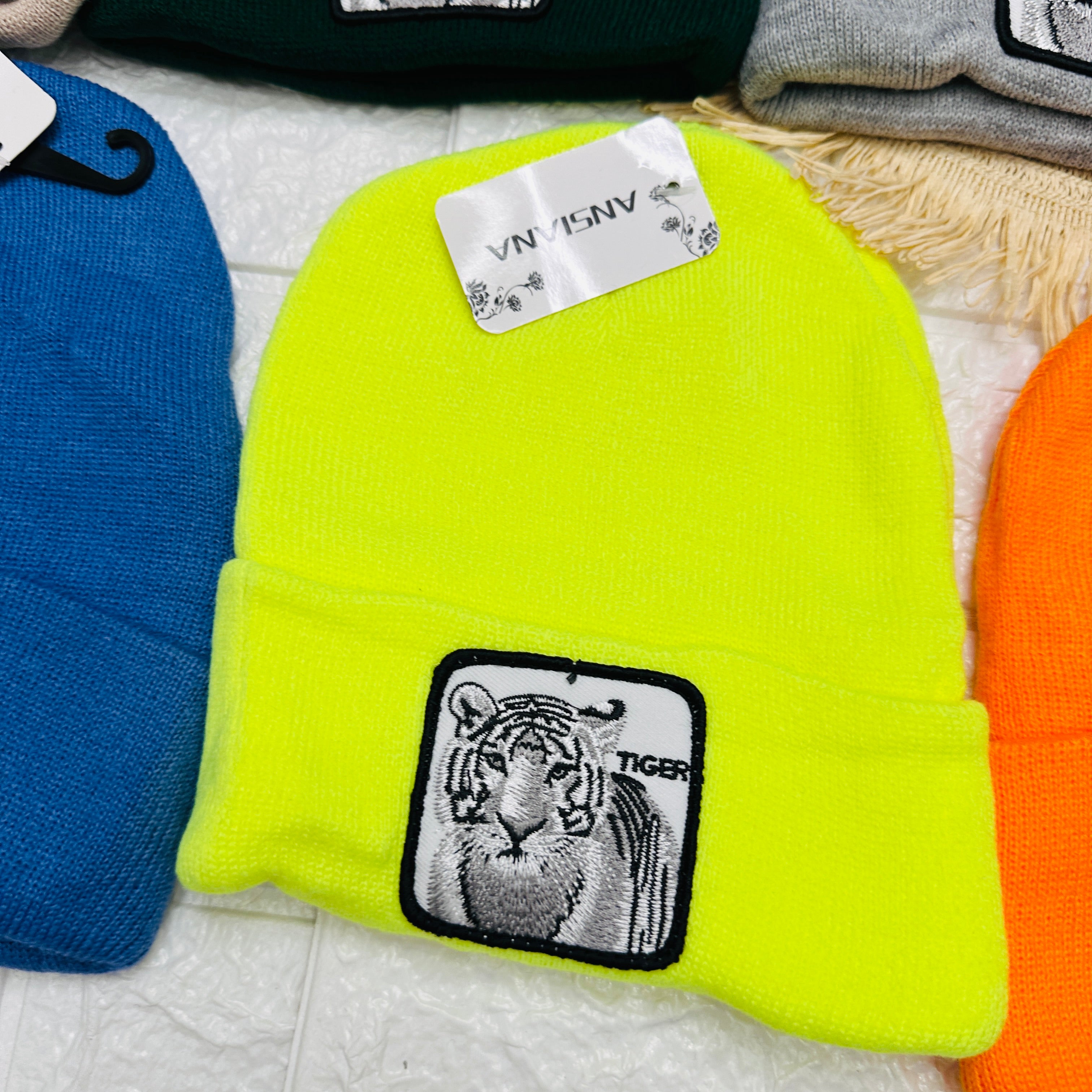 Cappello con tigre