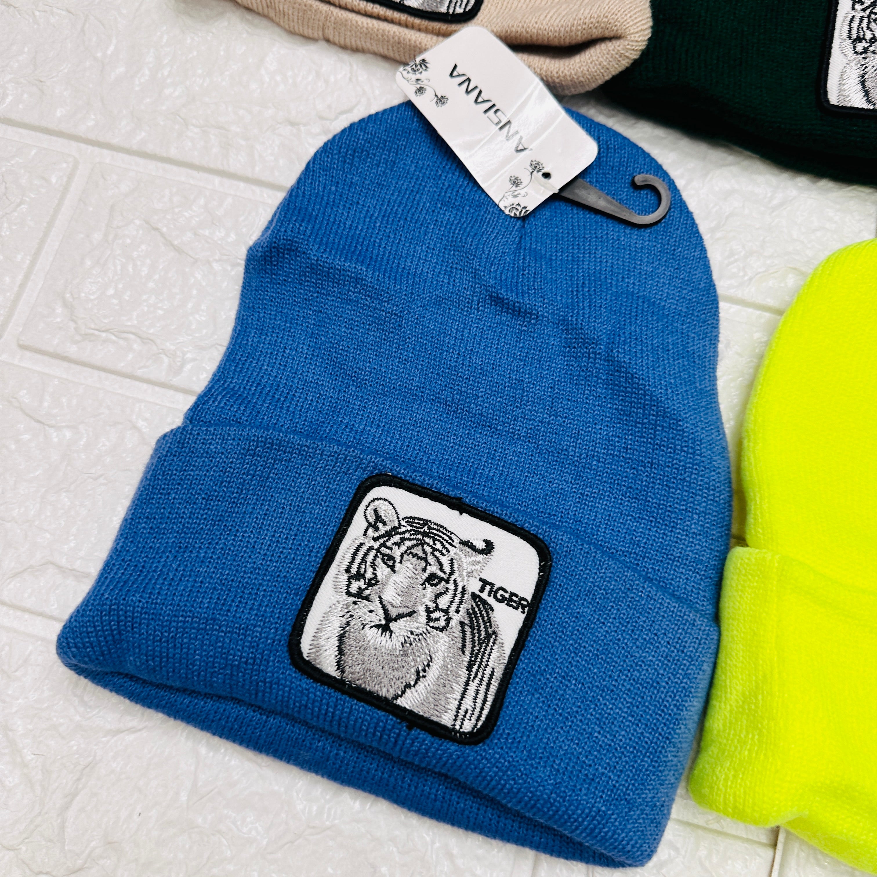 Cappello con tigre