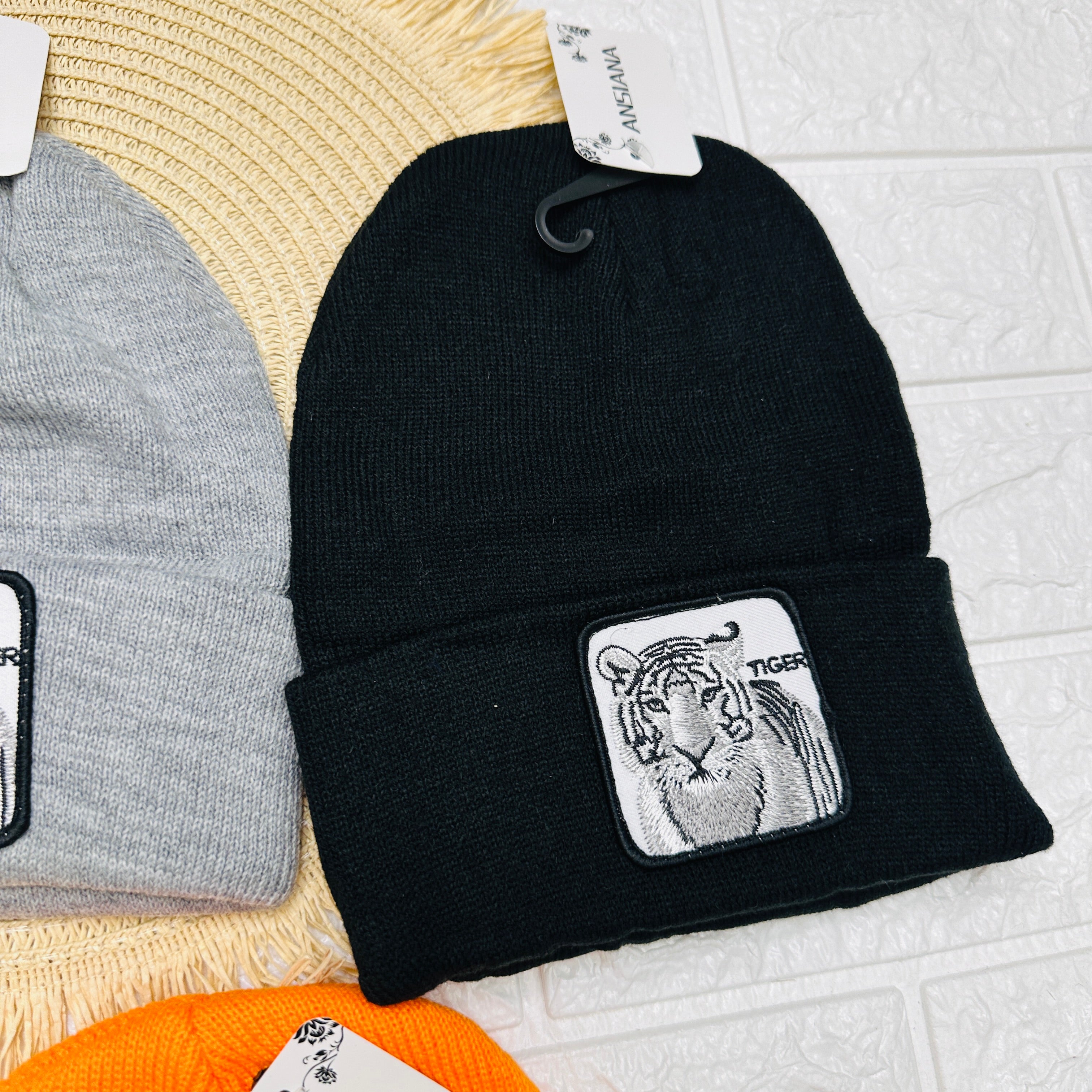 Cappello con tigre
