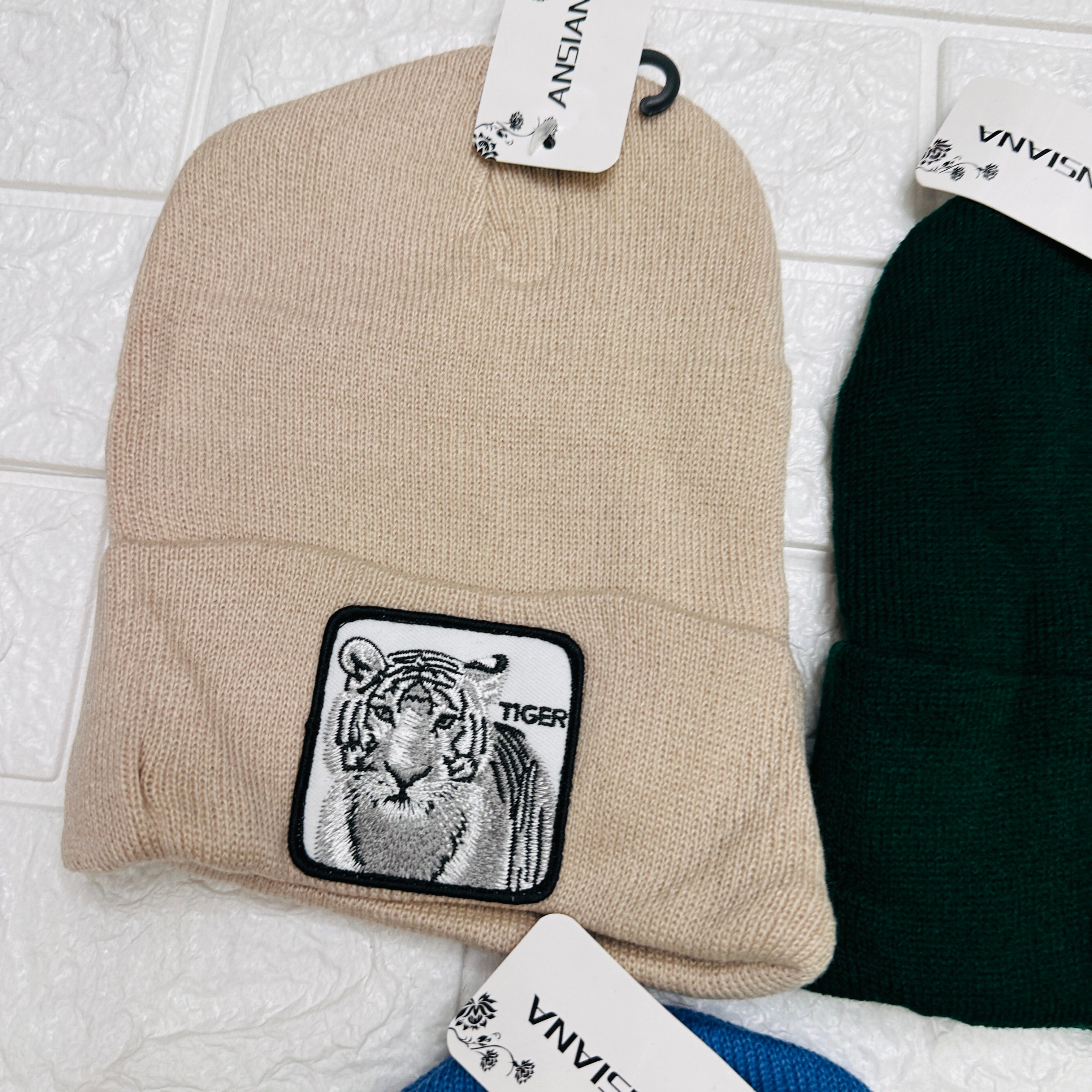 Cappello con tigre