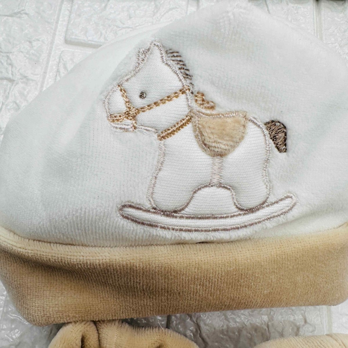 Cappello e babbucce cavallo panna ciniglia - Piccole Canaglie - PC20114