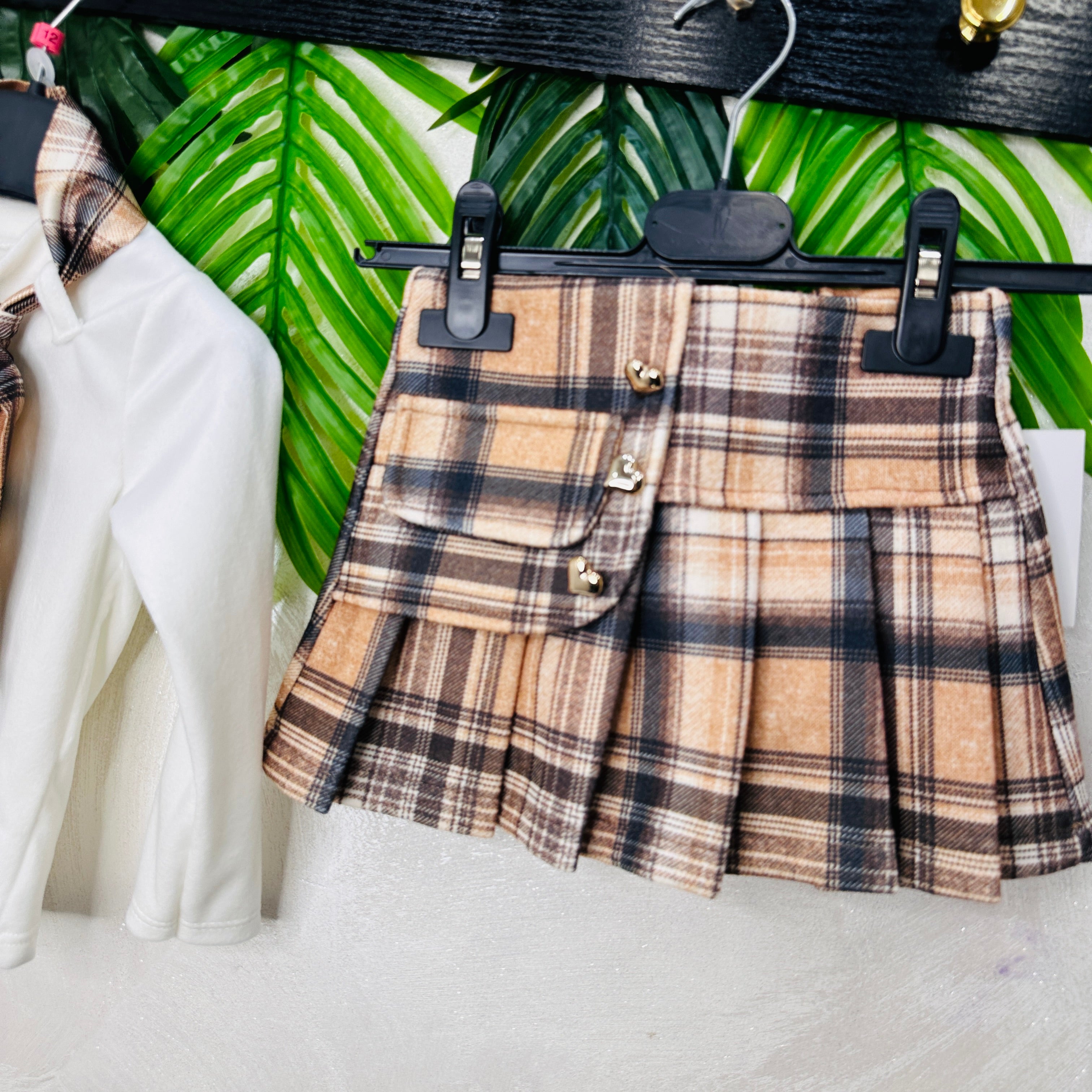 Completo maglia panna e gonna a pieghe tartan anni
