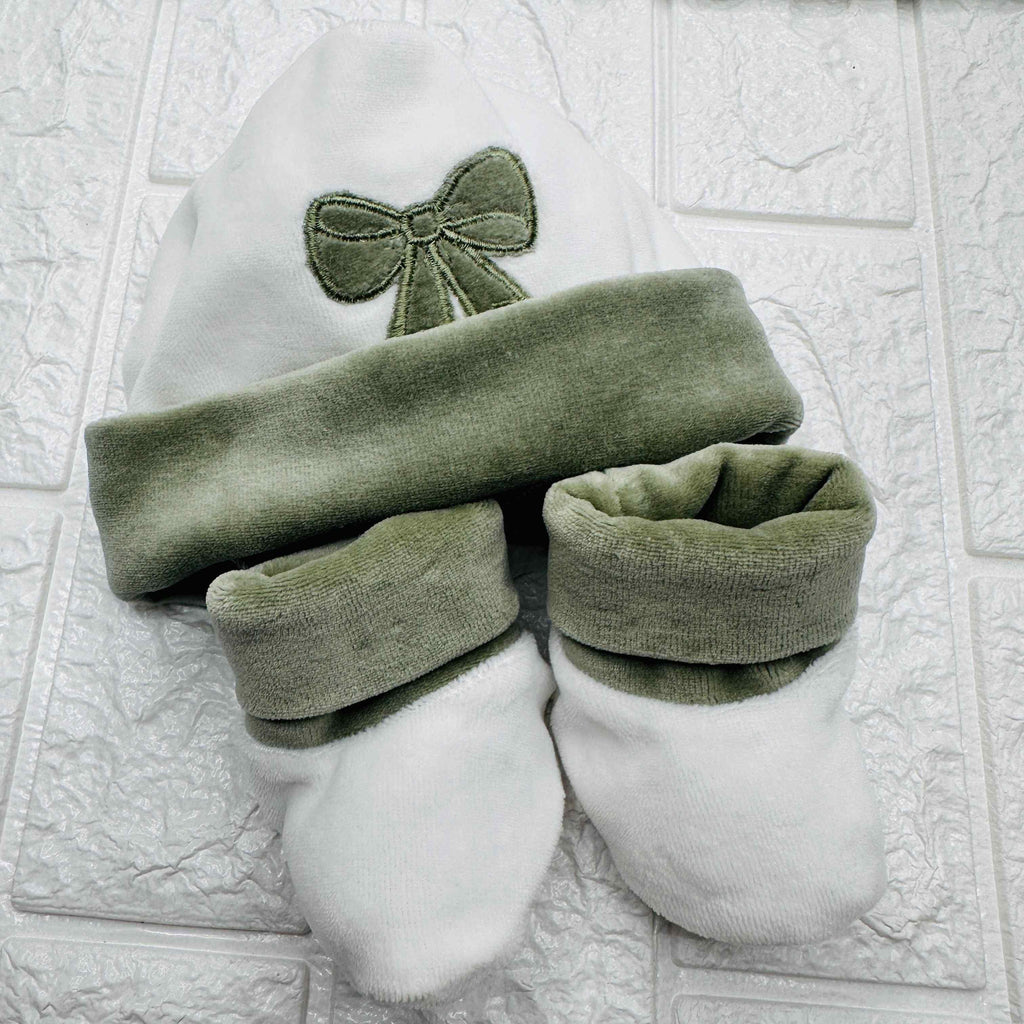 Cappello e babbucce fiocco verde