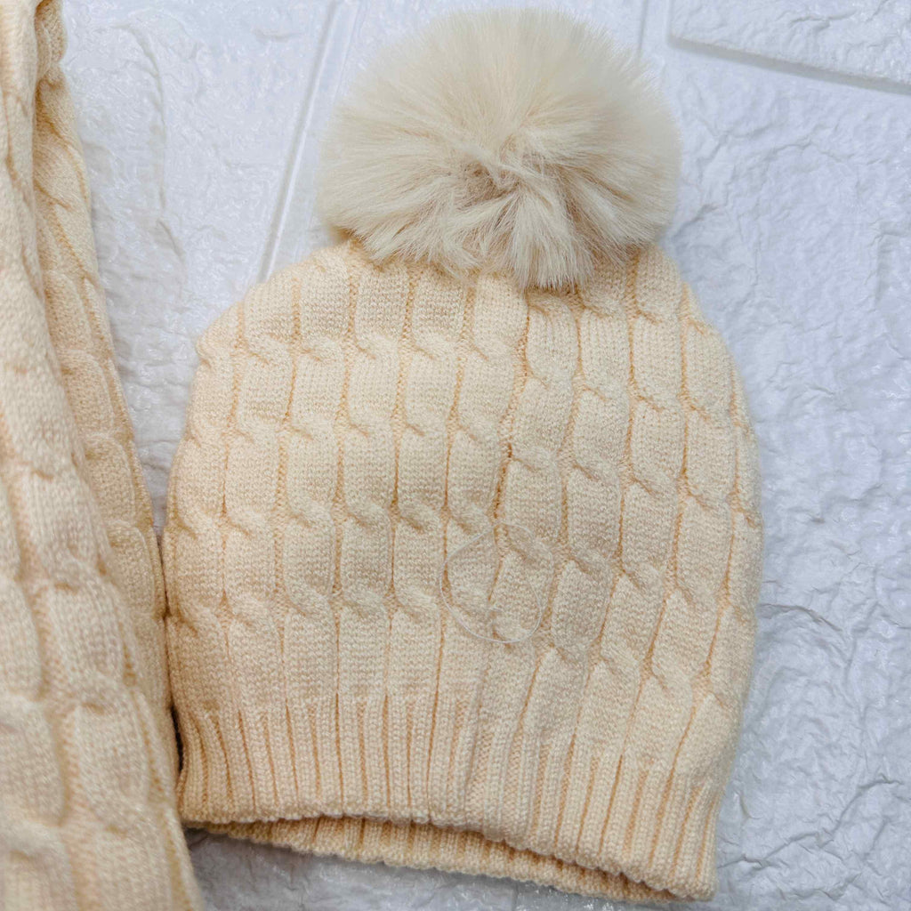 Cappello + scialle avorio