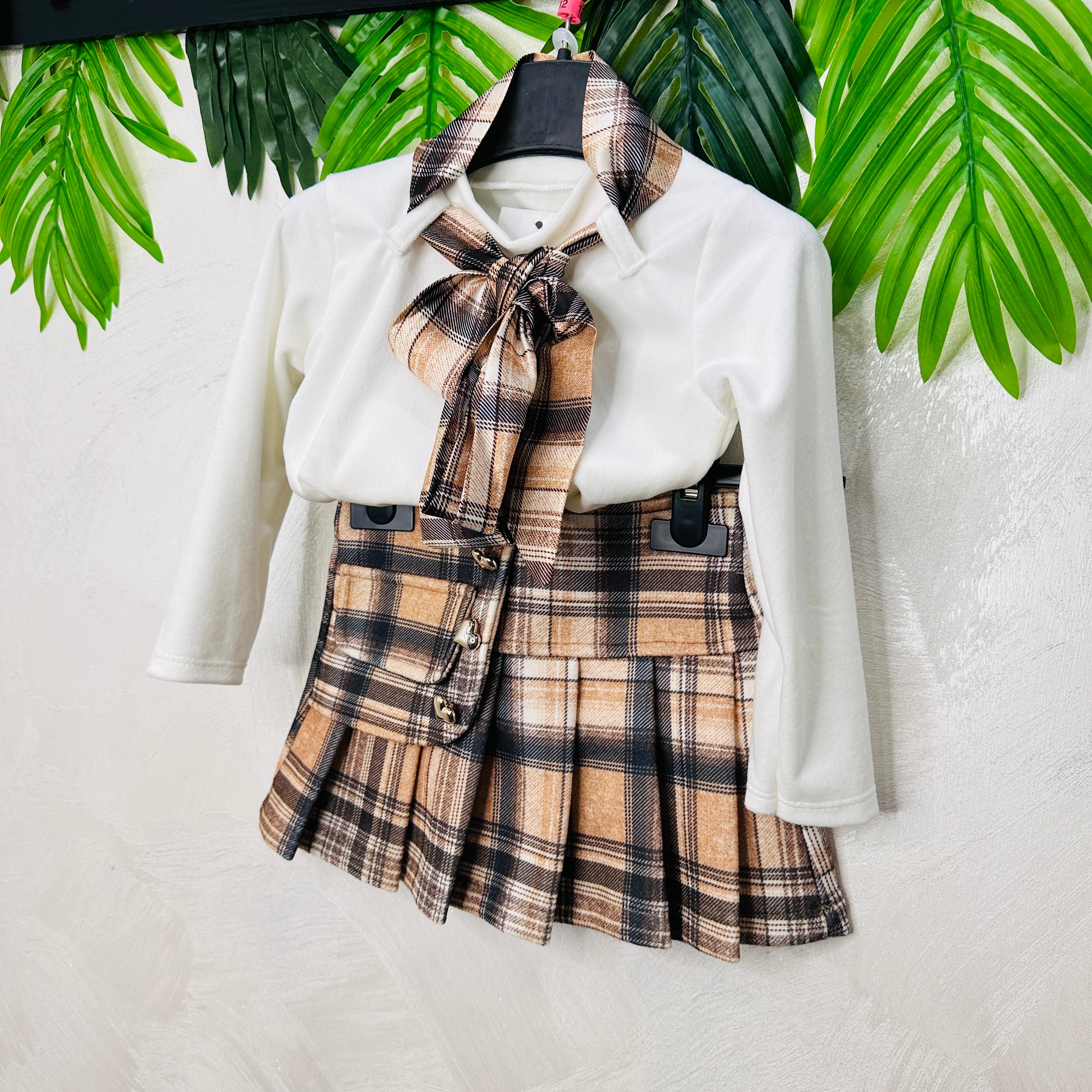 Completo maglia panna e gonna a pieghe tartan anni