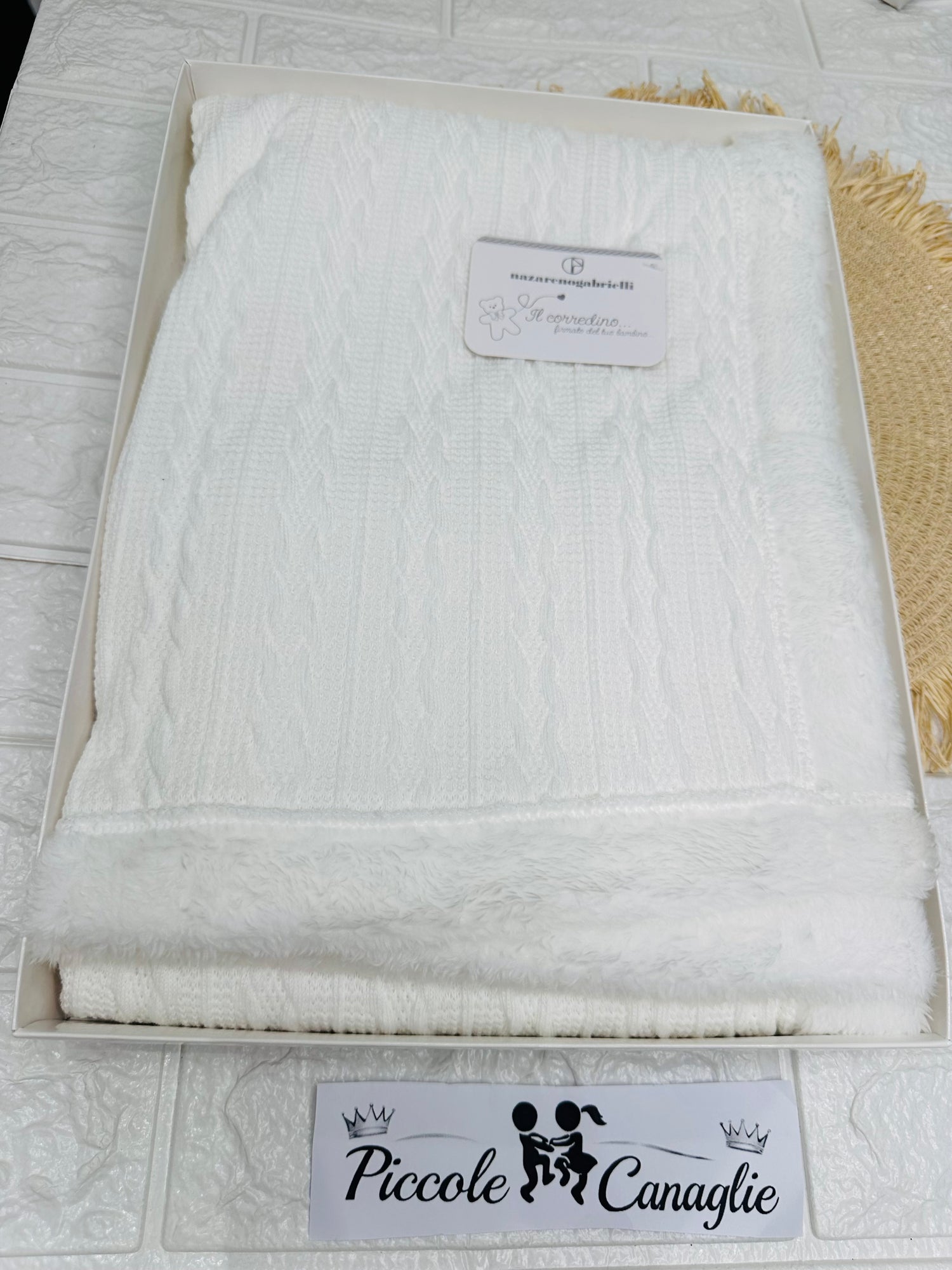 Coperta Carrozzina Nazareno Gabrielli Con Ecopeliccia Interna E Trama Trecce Esterna Panna Ng455 Dim 75x90