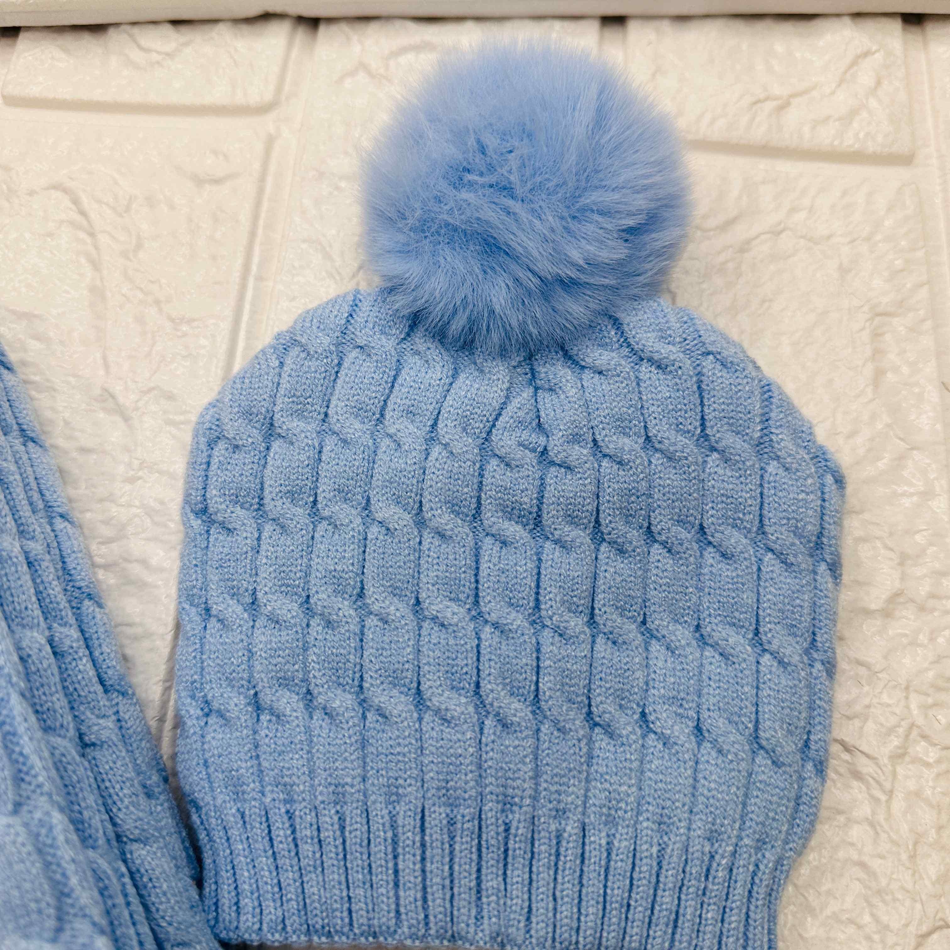 Cappello + scialle celeste