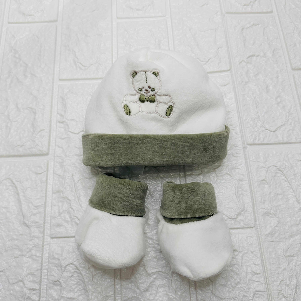 Cappello e babbucce ciniglia orso fiocco verde 44411