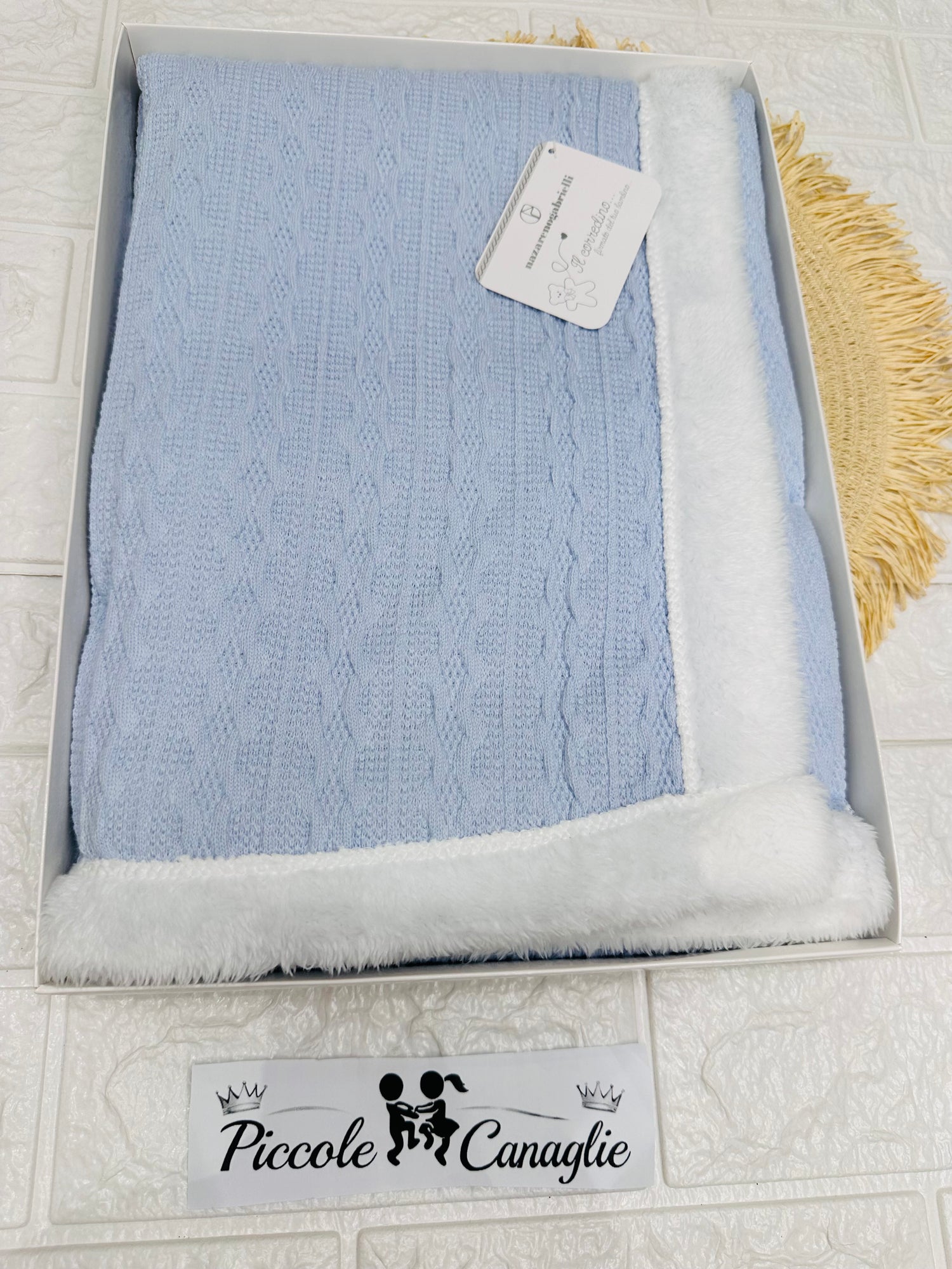Coperta Carrozzina Nazareno Gabrielli Con Ecopeliccia Interna E Trama Trecce Esterna Celeste Ng455 Dim 75x90