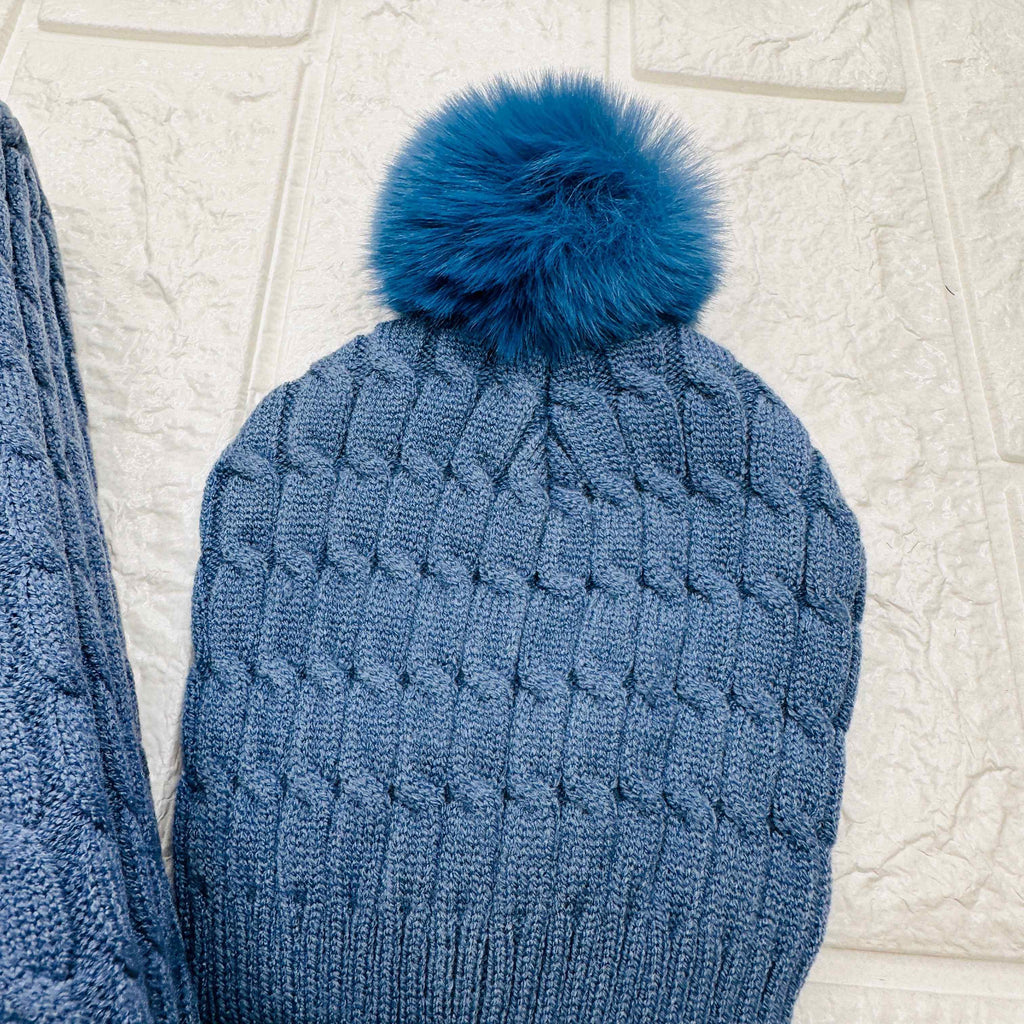 Cappello + scialle blu