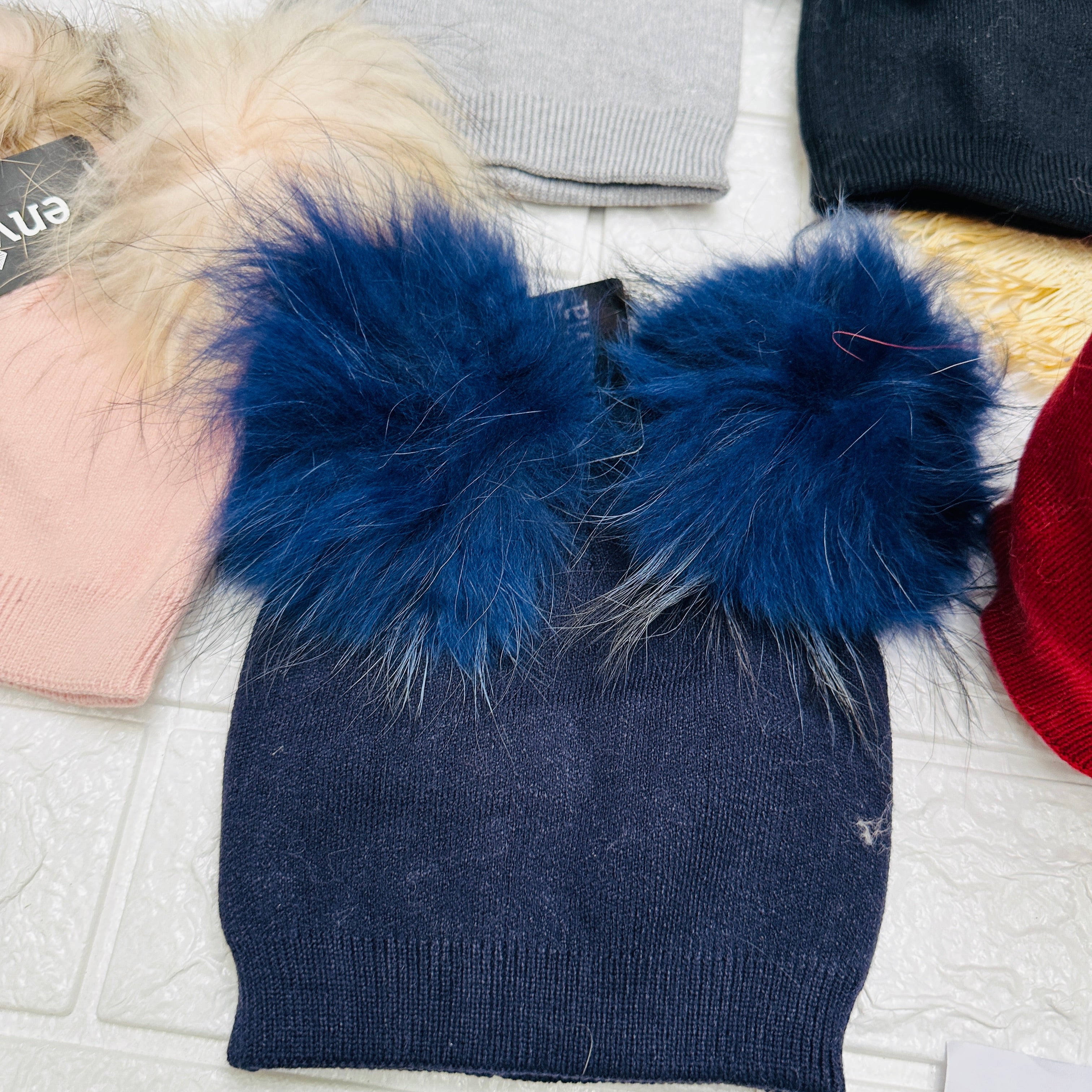 Cappello 2 Pon Pon J08