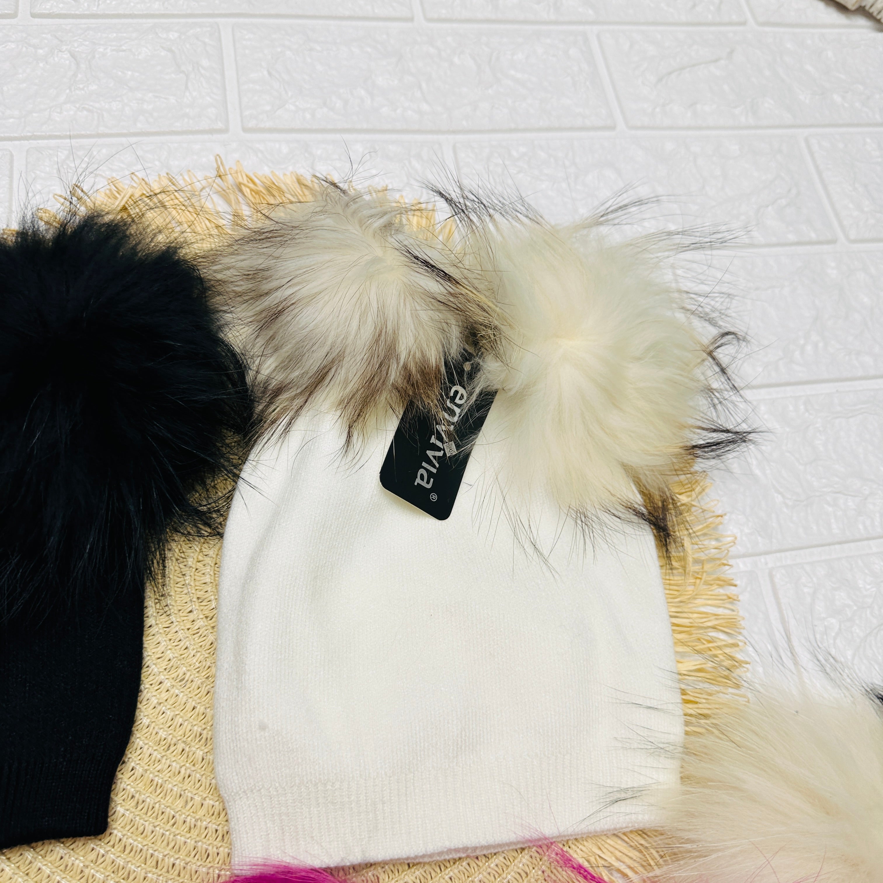 Cappello 2 Pon Pon J08