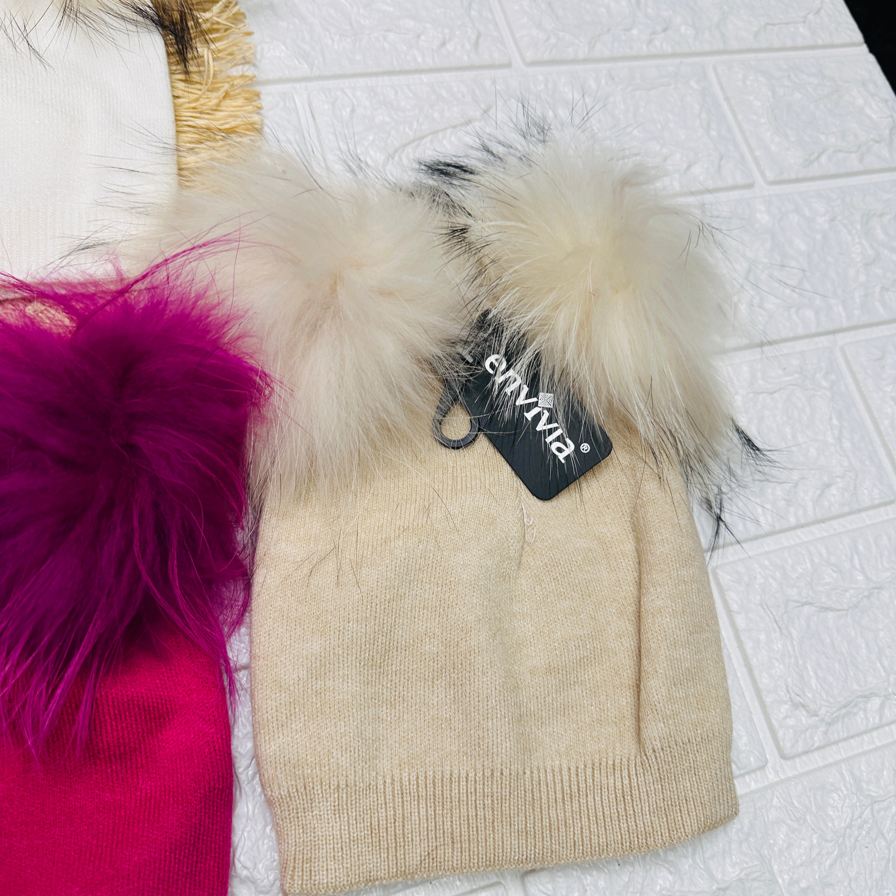 Cappello 2 Pon Pon J08