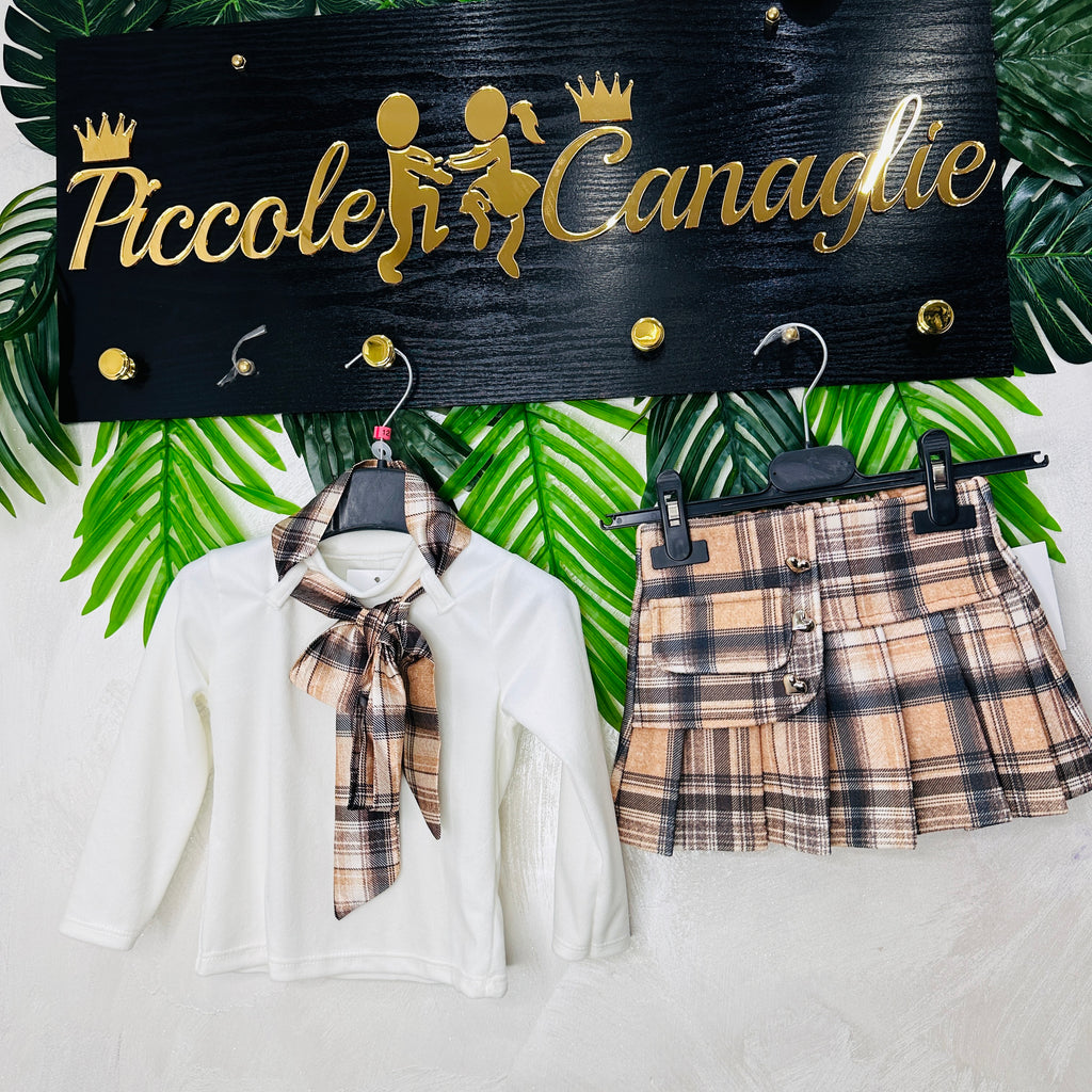 Completo maglia panna e gonna a pieghe tartan mesi