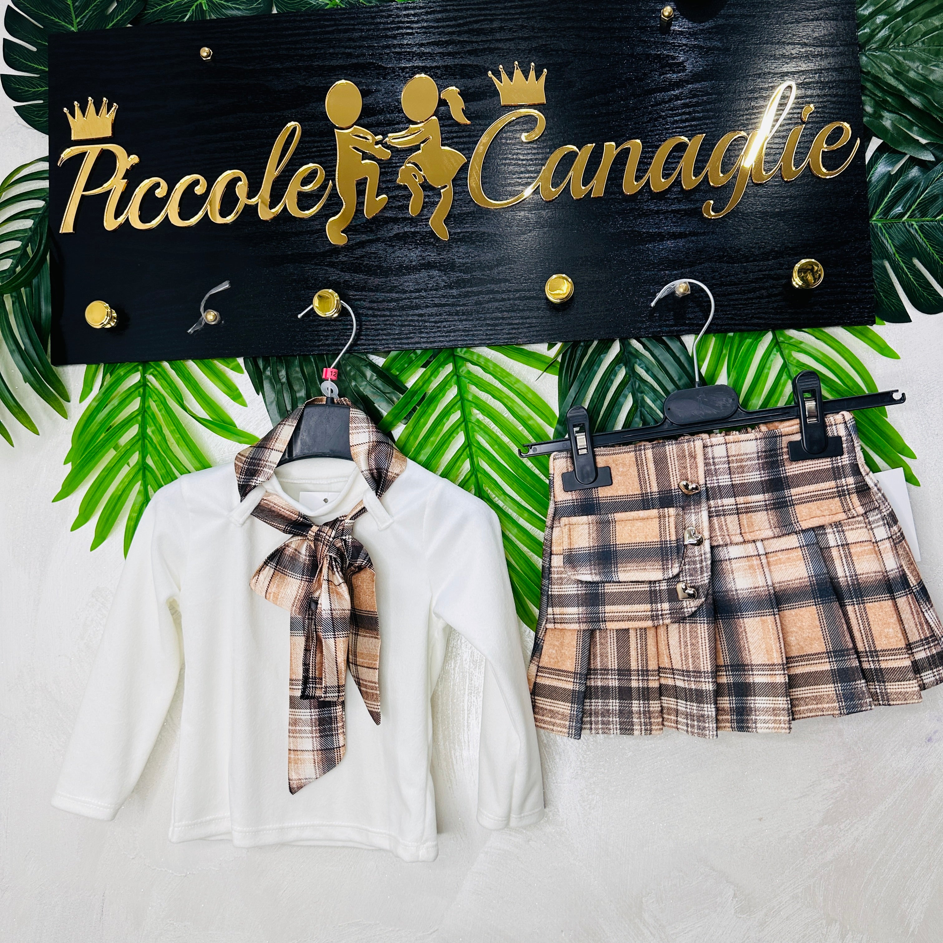 Completo maglia panna e gonna a pieghe tartan anni