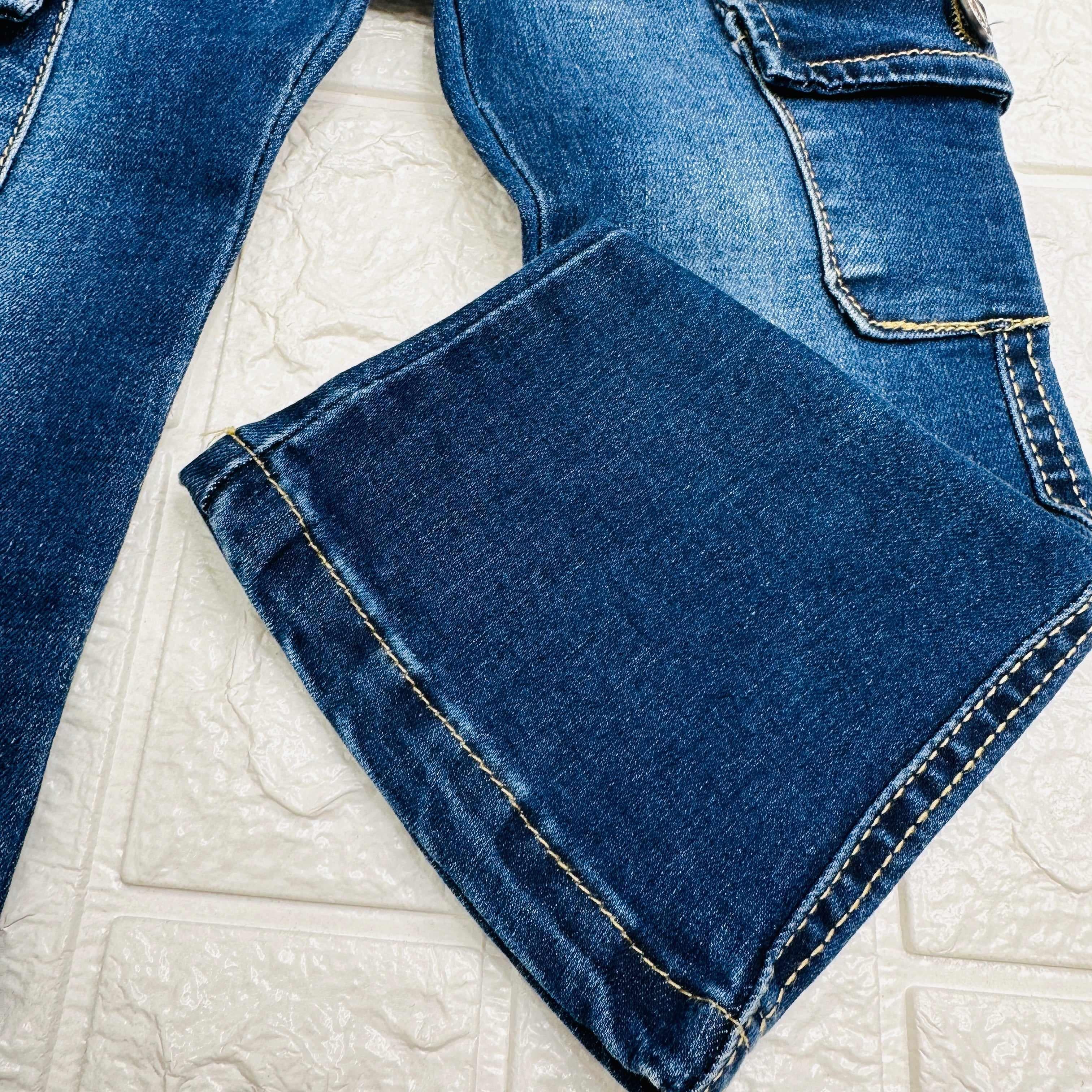 Jeans cargo a zampa