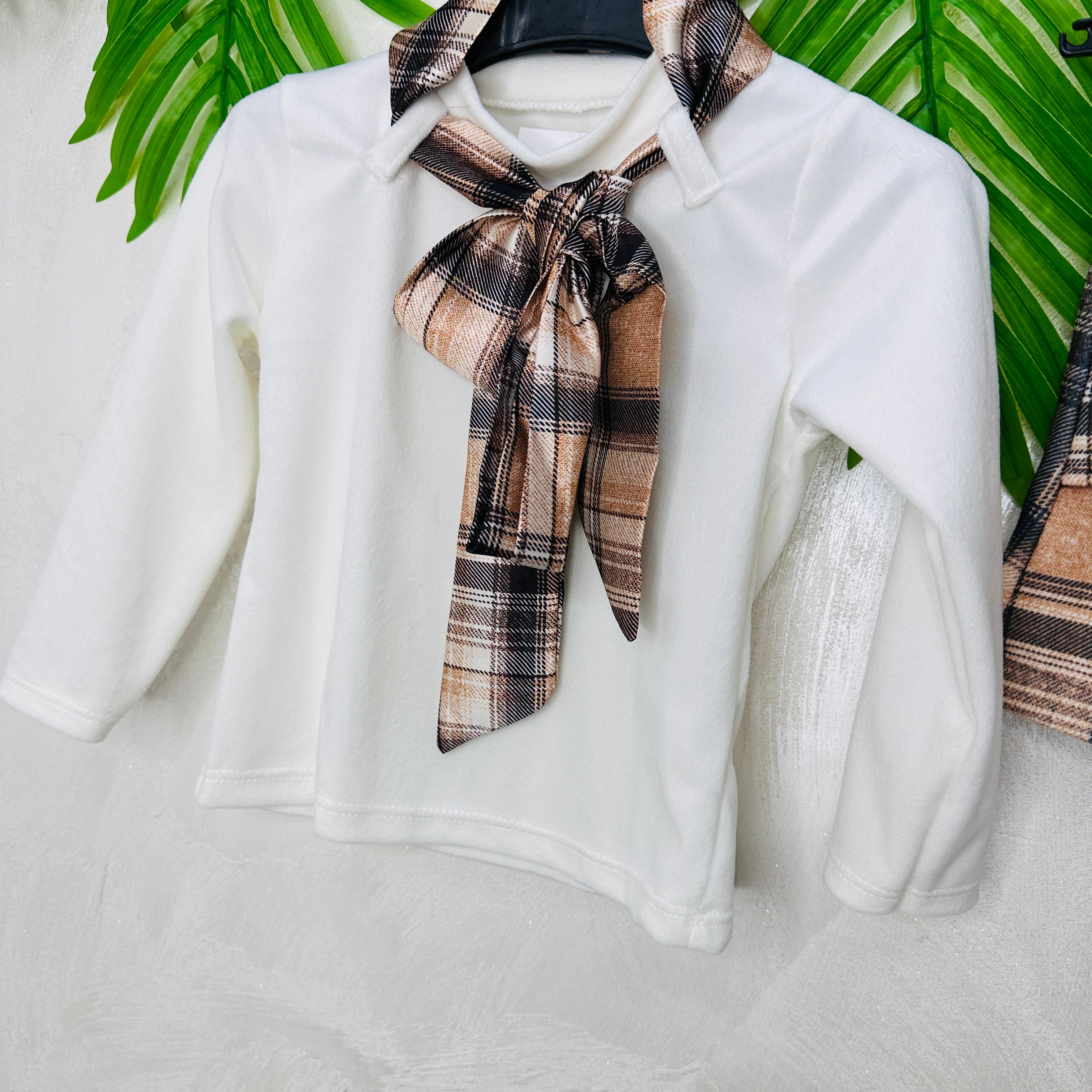 Completo maglia panna e gonna a pieghe tartan anni