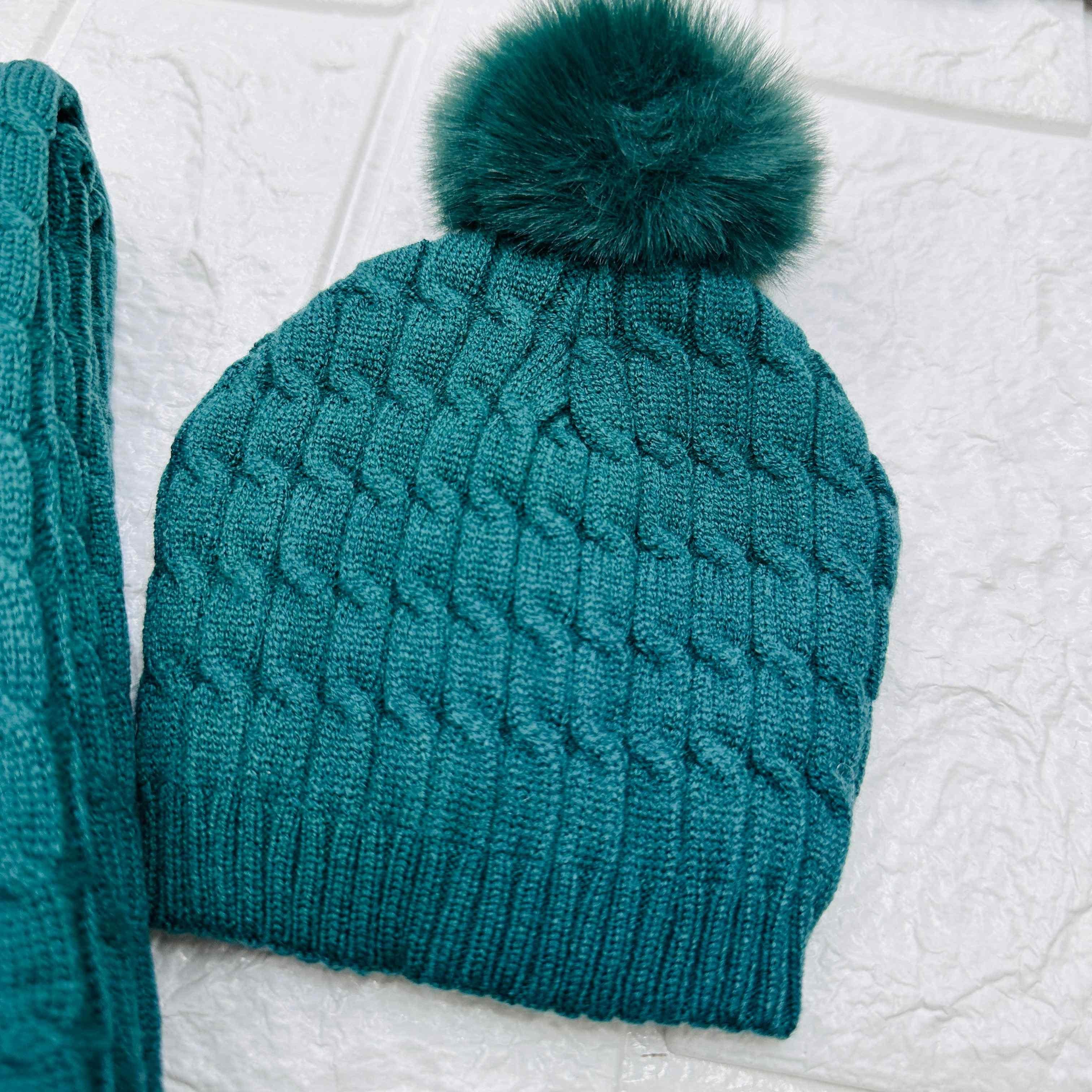 Cappello+scialle verde