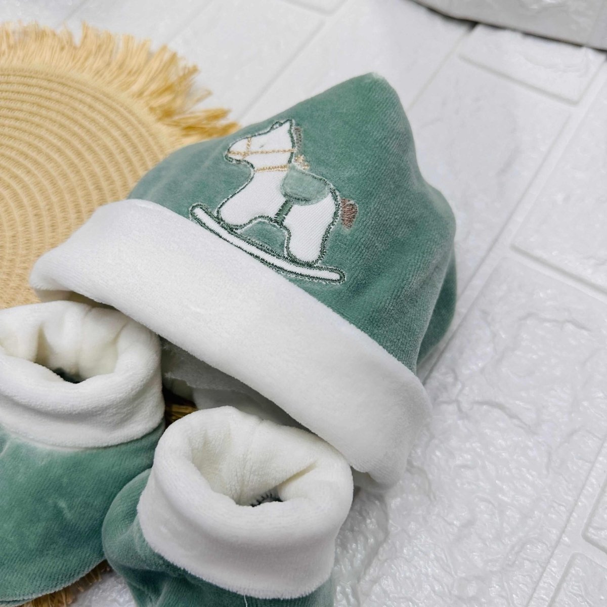 Cappello e babbucce Cavallino ciniglia Verde - Piccole Canaglie - PC21976