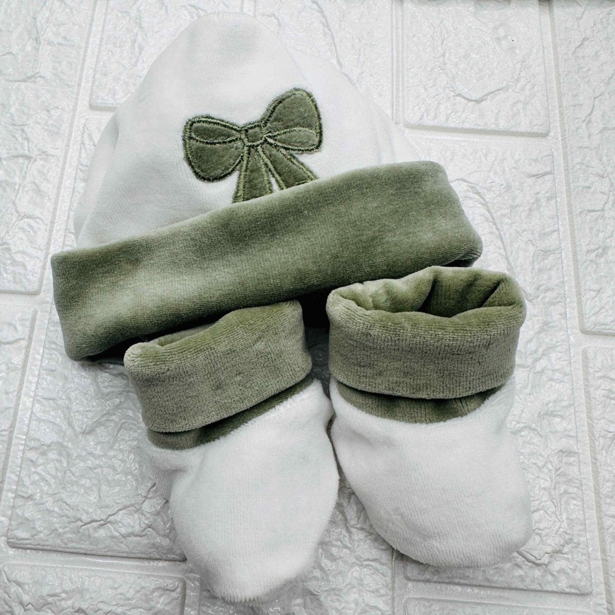 Cappello e babbucce fiocco verde - Piccole Canaglie - PC20127