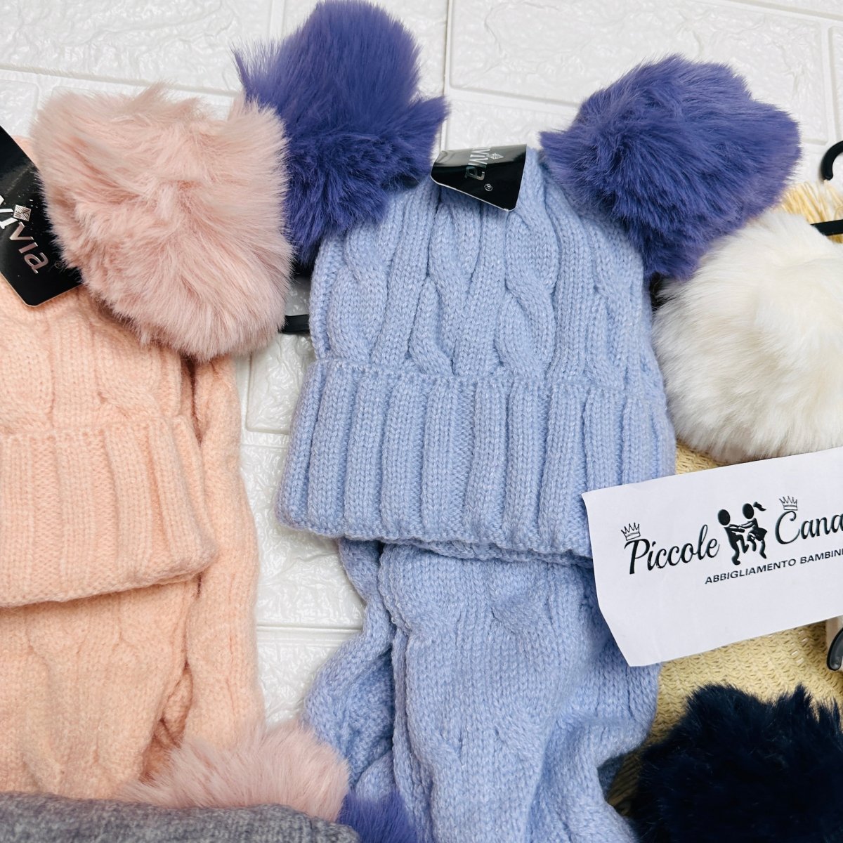 Cappello + sciarpa 2 Pon Pon J36 - Piccole Canaglie - PC23080