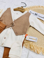 Completo Tutina Con Accessori Cotone Gilet Marroncino - Piccole Canaglie - PC29160