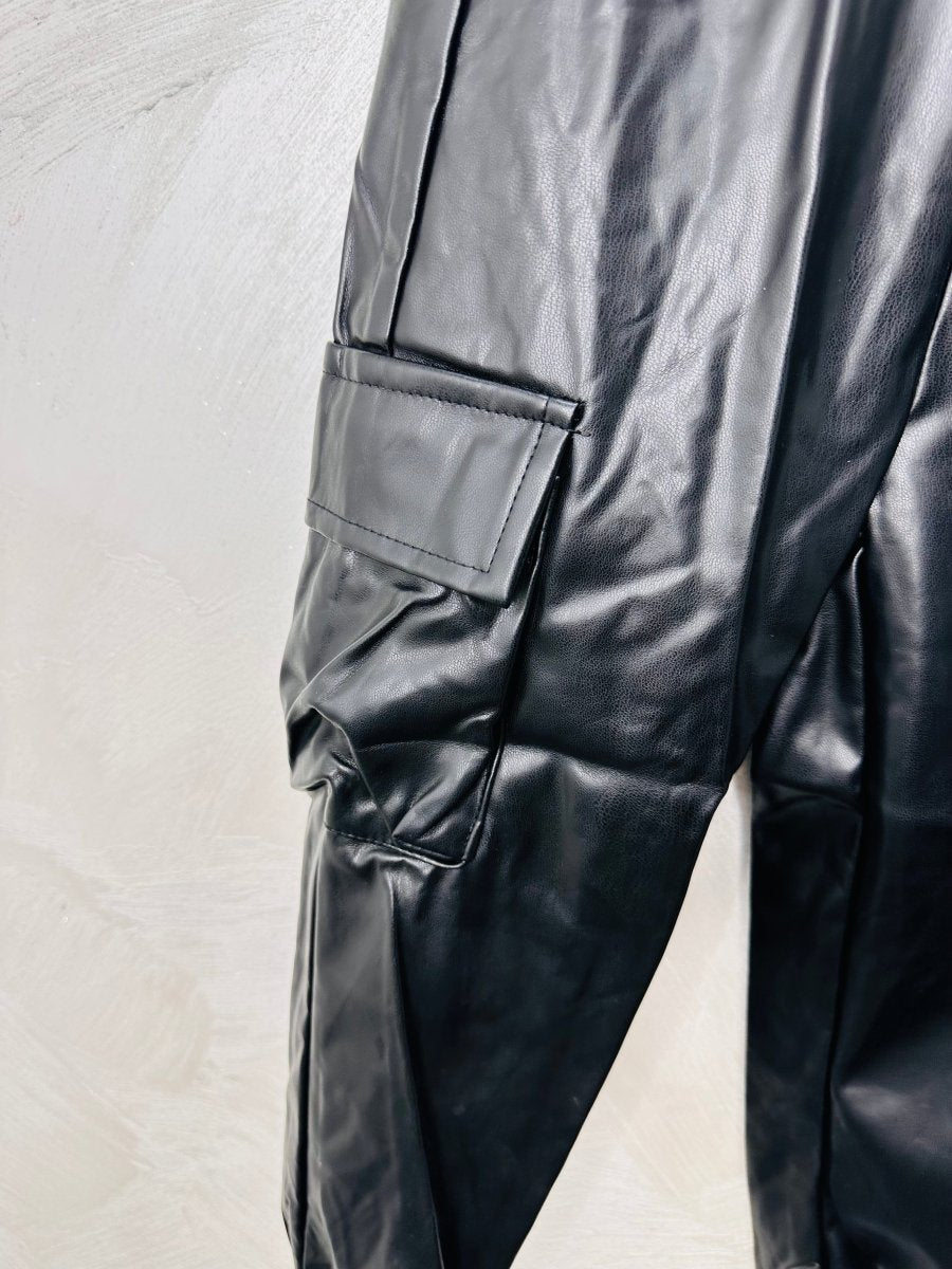 Pantalone ecopelle cargo - Piccole Canaglie - PC24099