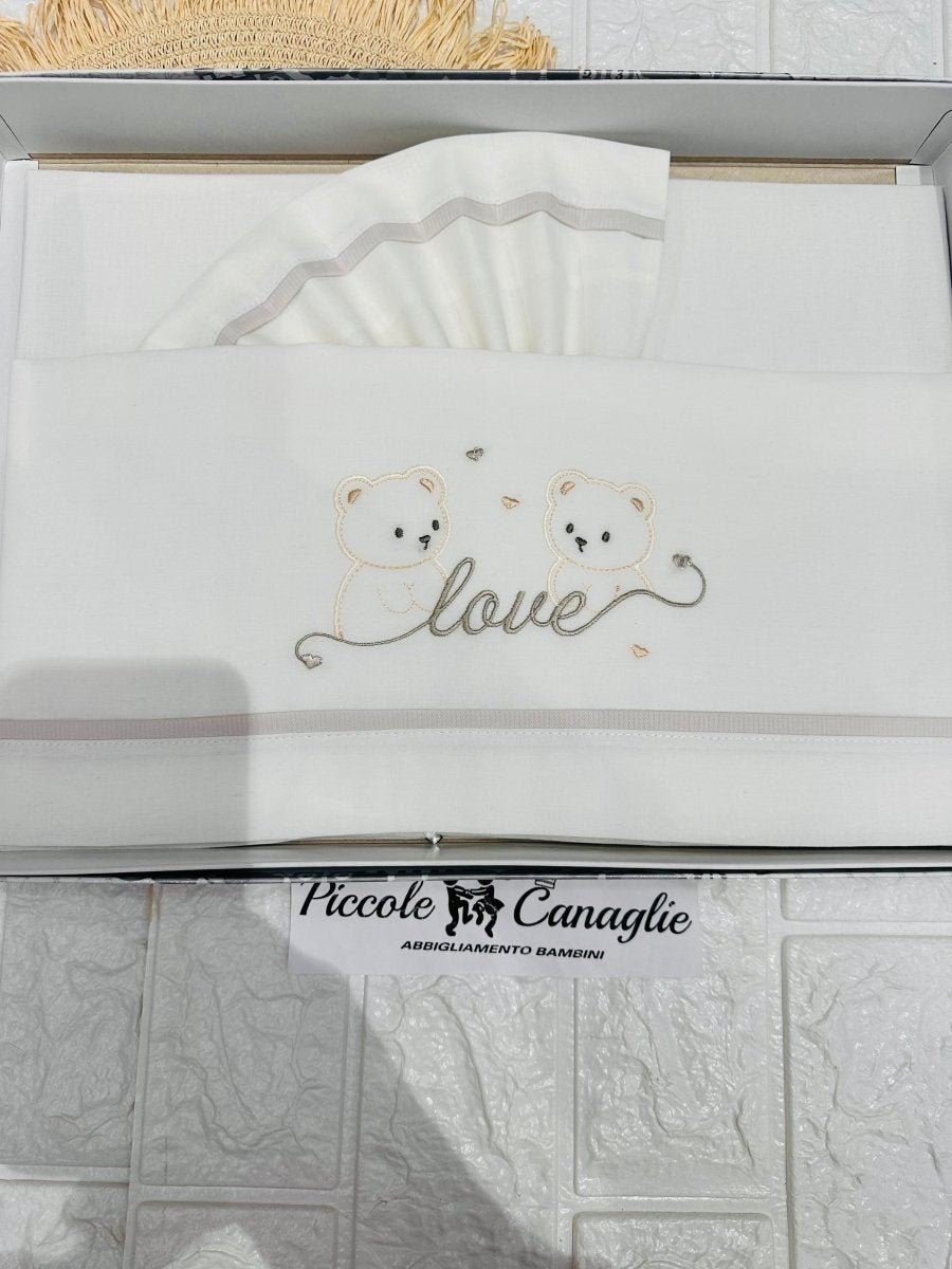 Set Lenzuola Carrozzina Orsi Love Tortora Lc015174 - Piccole Canaglie - PC26412