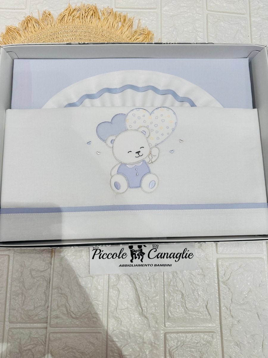 Set Lenzuola Carrozzina Orso 2 cuori celeste Lc015171 - Piccole Canaglie - PC26414