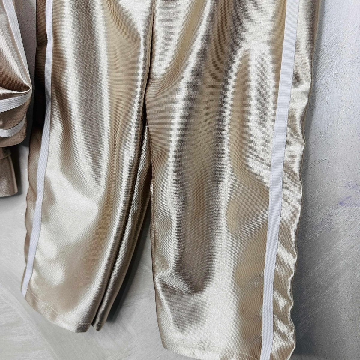 Tuta bimba acetata dorata - Piccole Canaglie - PC20966